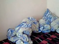 امرأة آسيوية قيدت ونشرت افلام عراقي xnxx كريمًا متعدد الألوان على جسدها